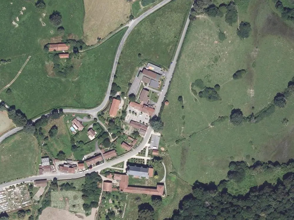 Vue aérienne du centre de Aureil autour de la mairie