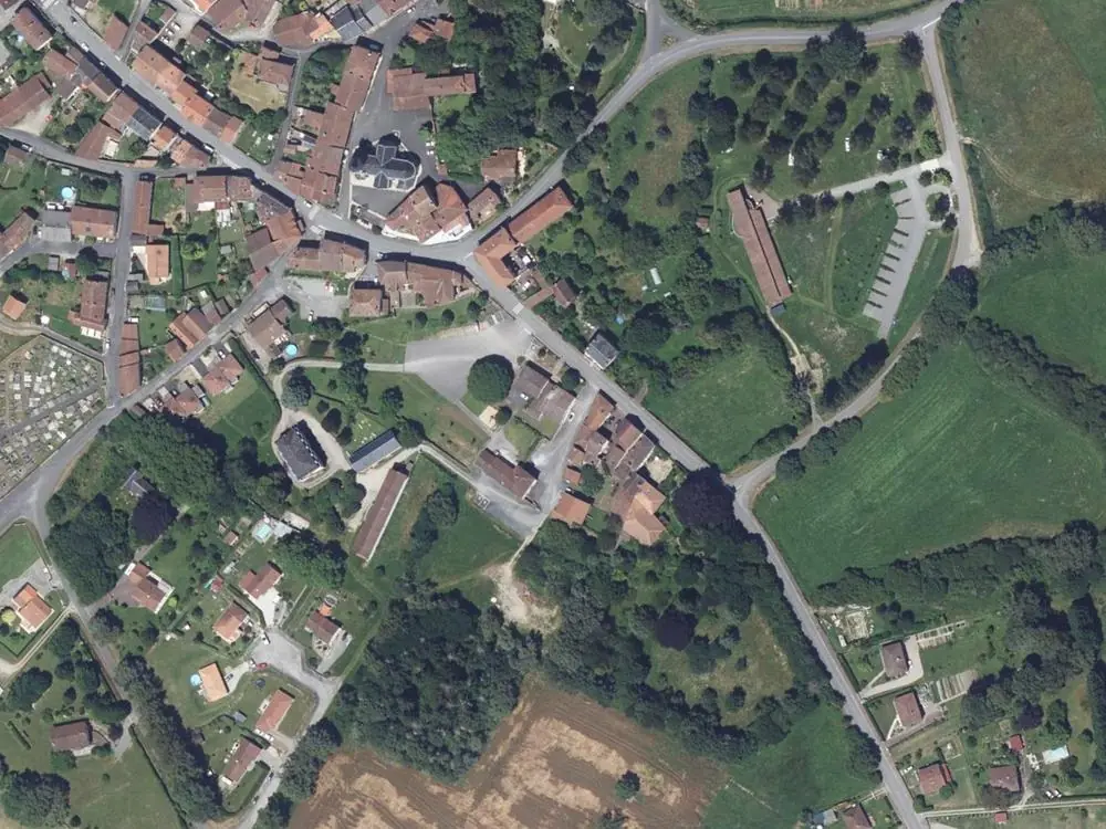 Vue aérienne du centre de Cieux autour de la mairie