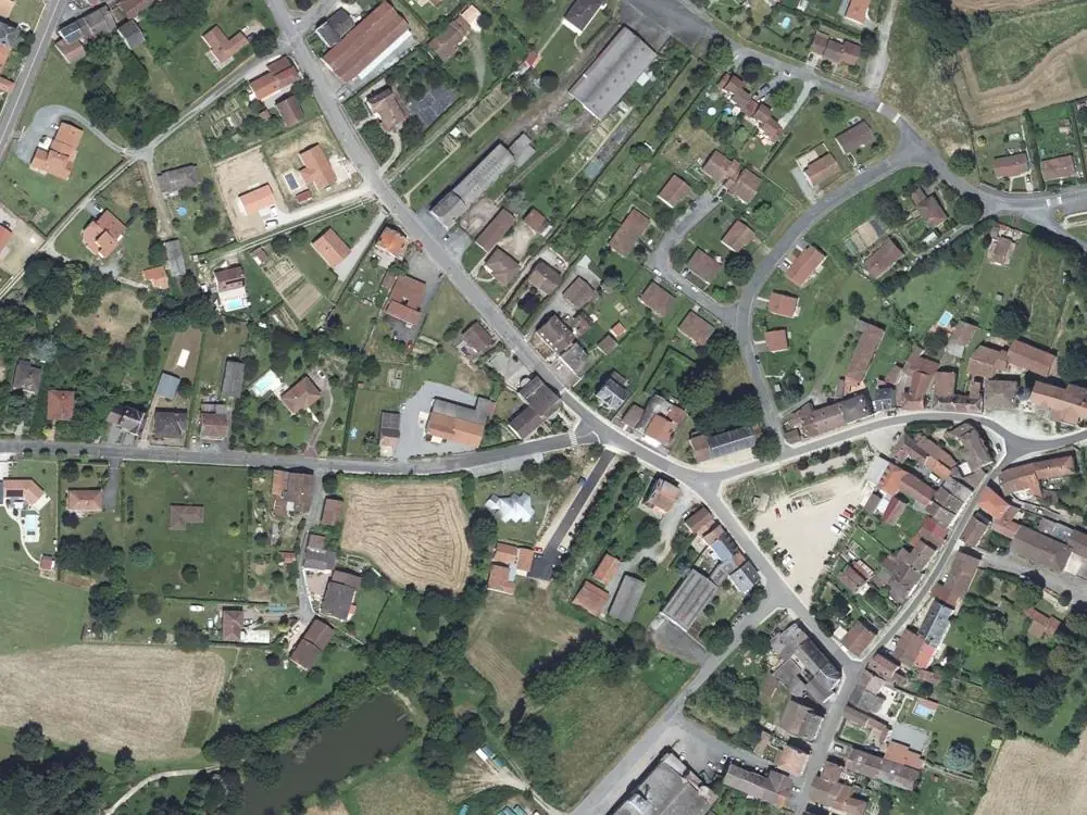Vue aérienne du centre de Flavignac autour de la mairie