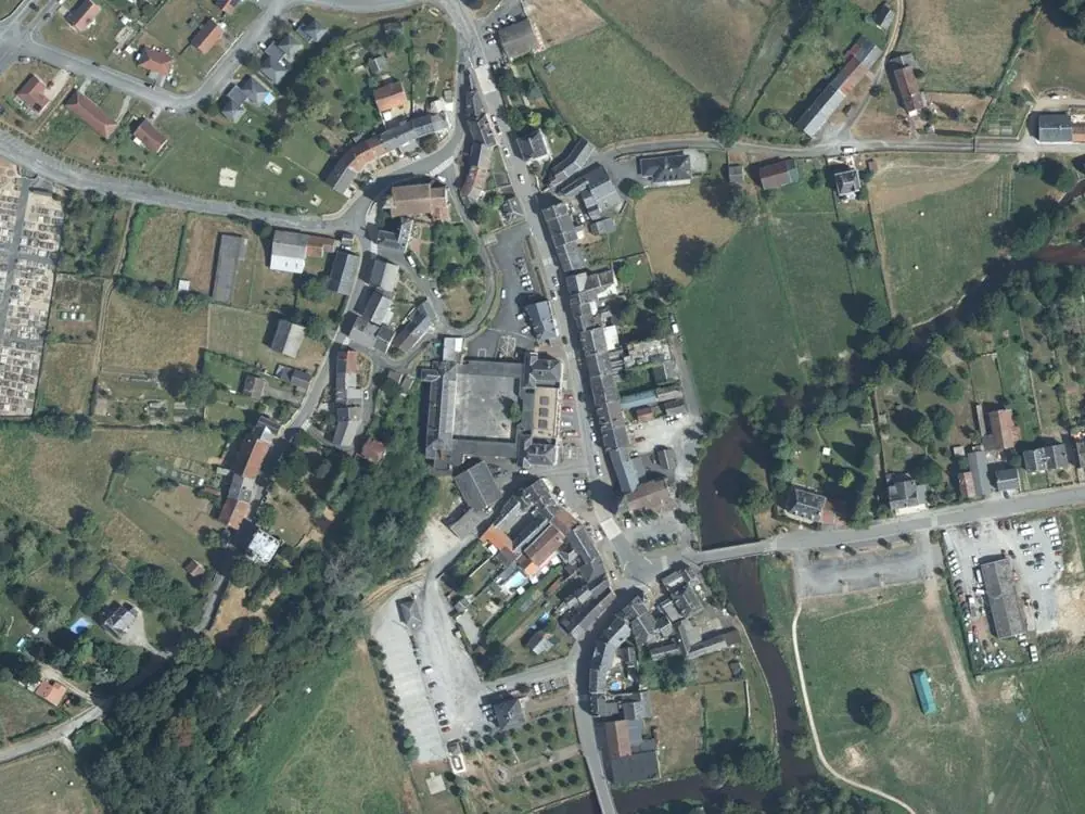 Vue aérienne du centre de Fursac autour de la mairie