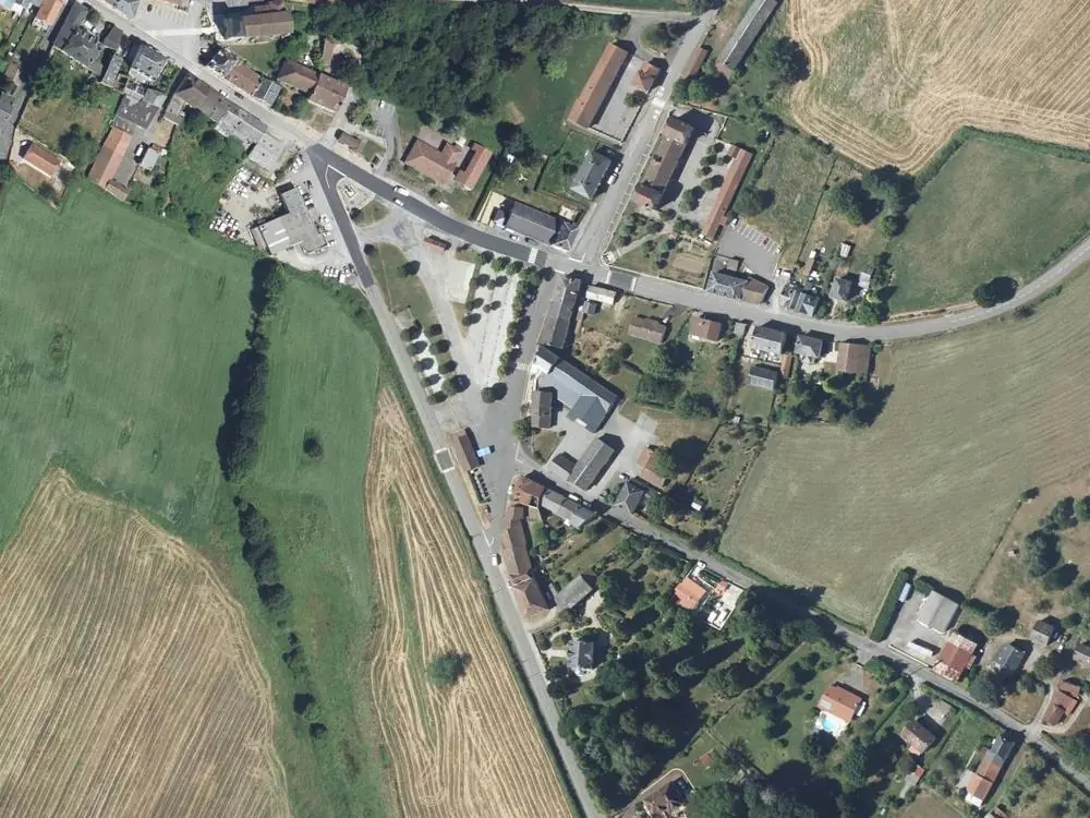 Vue aérienne du centre de Linards autour de la mairie