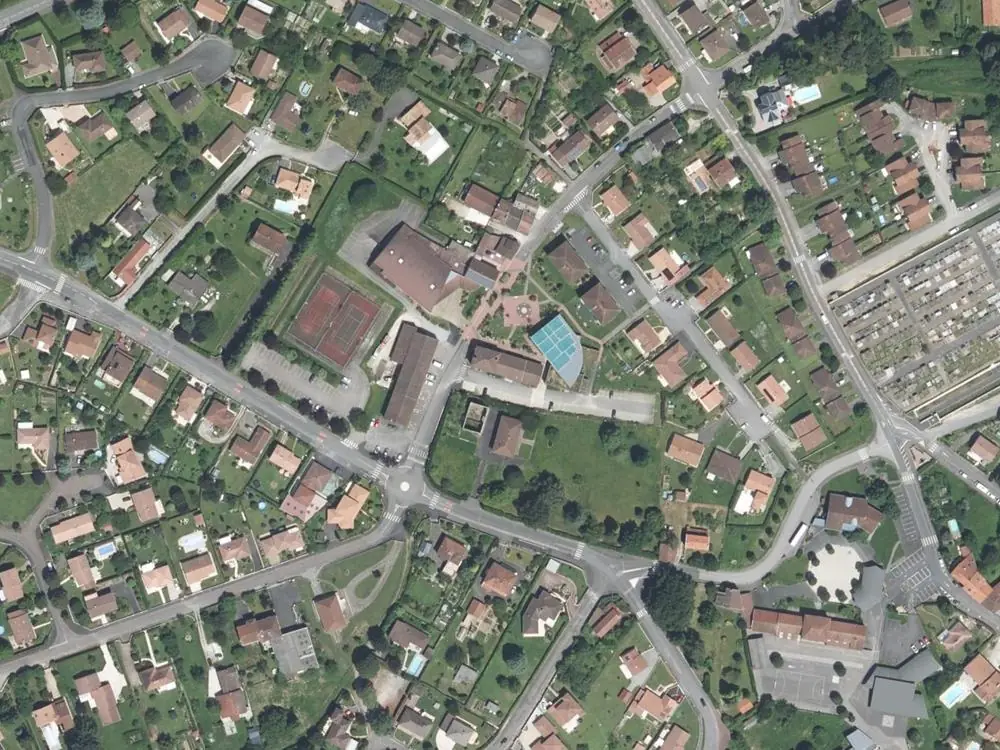 Vue aérienne du centre de Rilhac-Rancon autour de la mairie